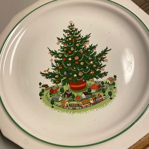 Christmas phaltzgraff plates. Have 3 total.